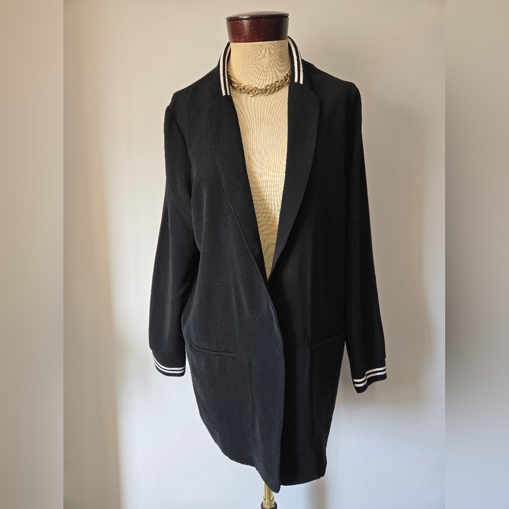 MOLLY BRACKEN  Black lightweight Blazer with Striped Racing Trim. Size XL - Picture 3 of 13